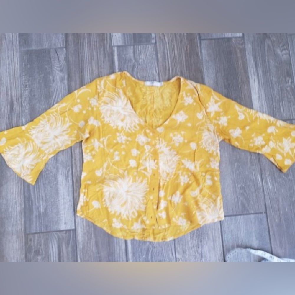 OBEY Yellow White Floral Button Front V-Neck Blouse Lightweight Summer Top S